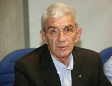 Με χειροκροτήματα υποδέχθηκε ο κόσμος το Γ. Μπουτάρη στο δημοτικό συμβούλιο! (βίντεο)